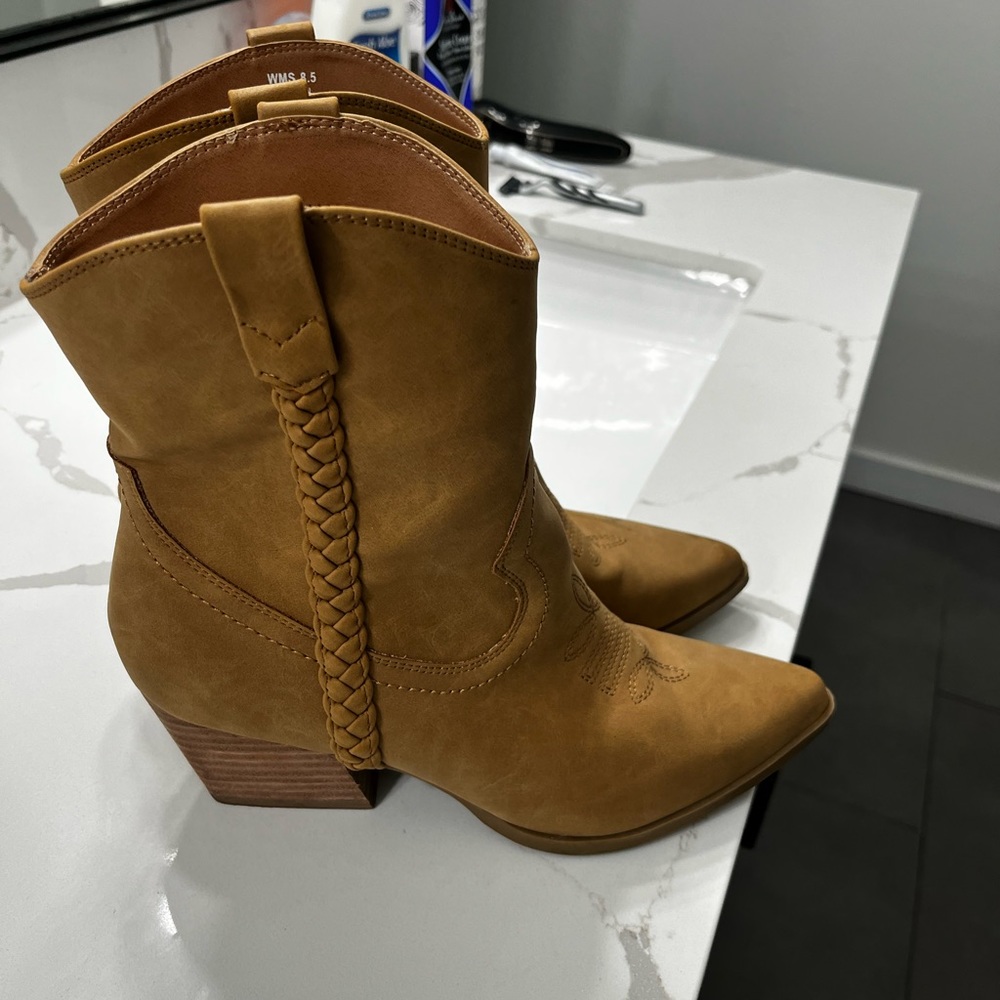 Dolce, vita, cowboy boots, brown, medium heal,